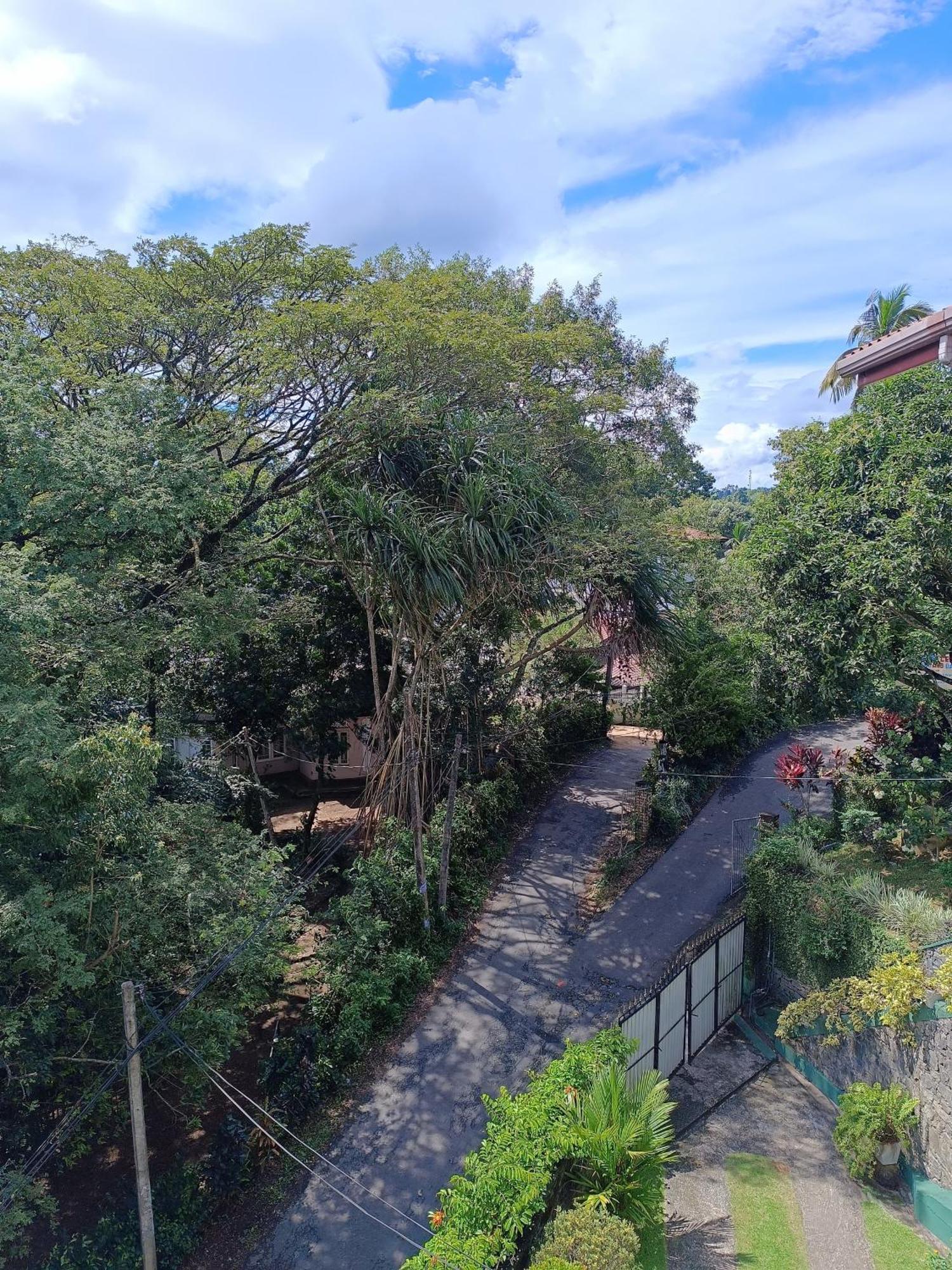 Shalom Apartment Peradeniya Luaran gambar